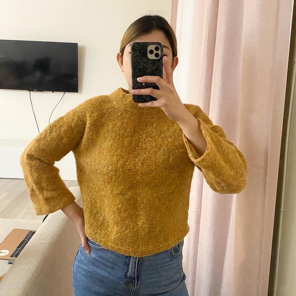 Uniqlo long sleeves crewneck top - Picture 1 of 7